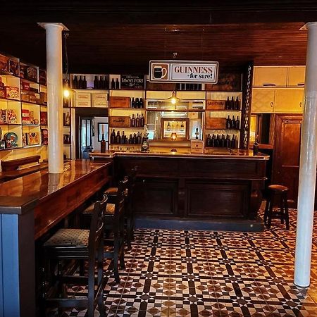 カアーサイビーン Tw O Connell Old World Irish Pubヴィラ エクステリア 写真