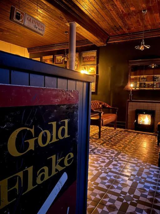 カアーサイビーン Tw O Connell Old World Irish Pubヴィラ エクステリア 写真