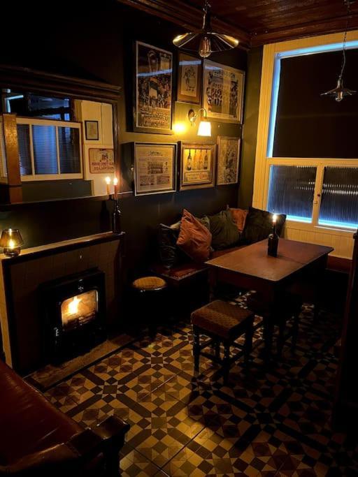 カアーサイビーン Tw O Connell Old World Irish Pubヴィラ エクステリア 写真