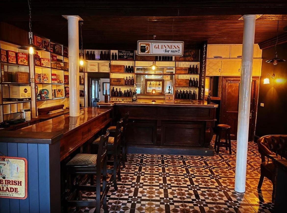 カアーサイビーン Tw O Connell Old World Irish Pubヴィラ エクステリア 写真